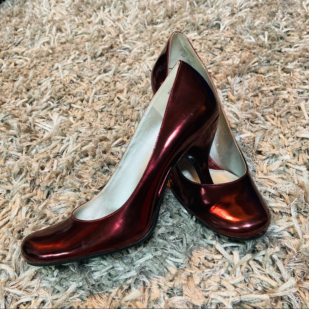 Kenneth Cole Reaction Cranberry Round Toe Heels 6